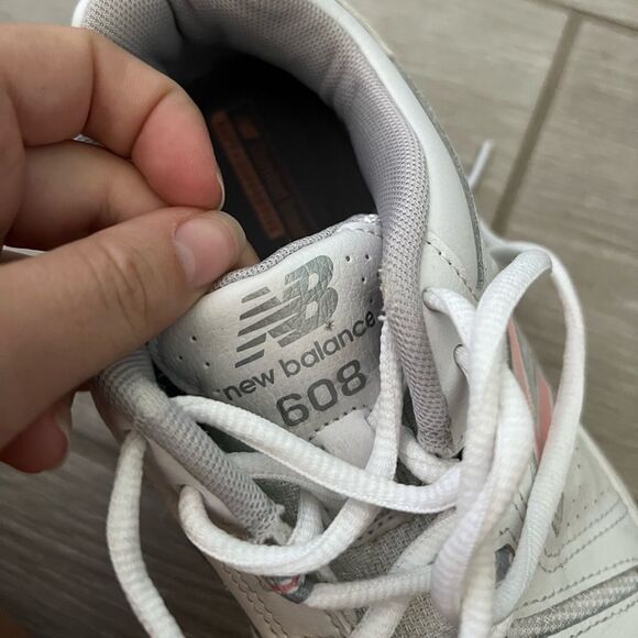 NEW BALANCE 608 WOMENS ATHLETIC SNEAKERS 9 WHITE LEATHER WALKING DAD SHOES PINK - Picture 6 of 9